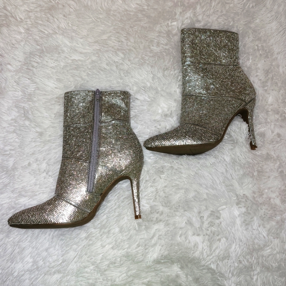 NWOT Silver Bling Stilletoes